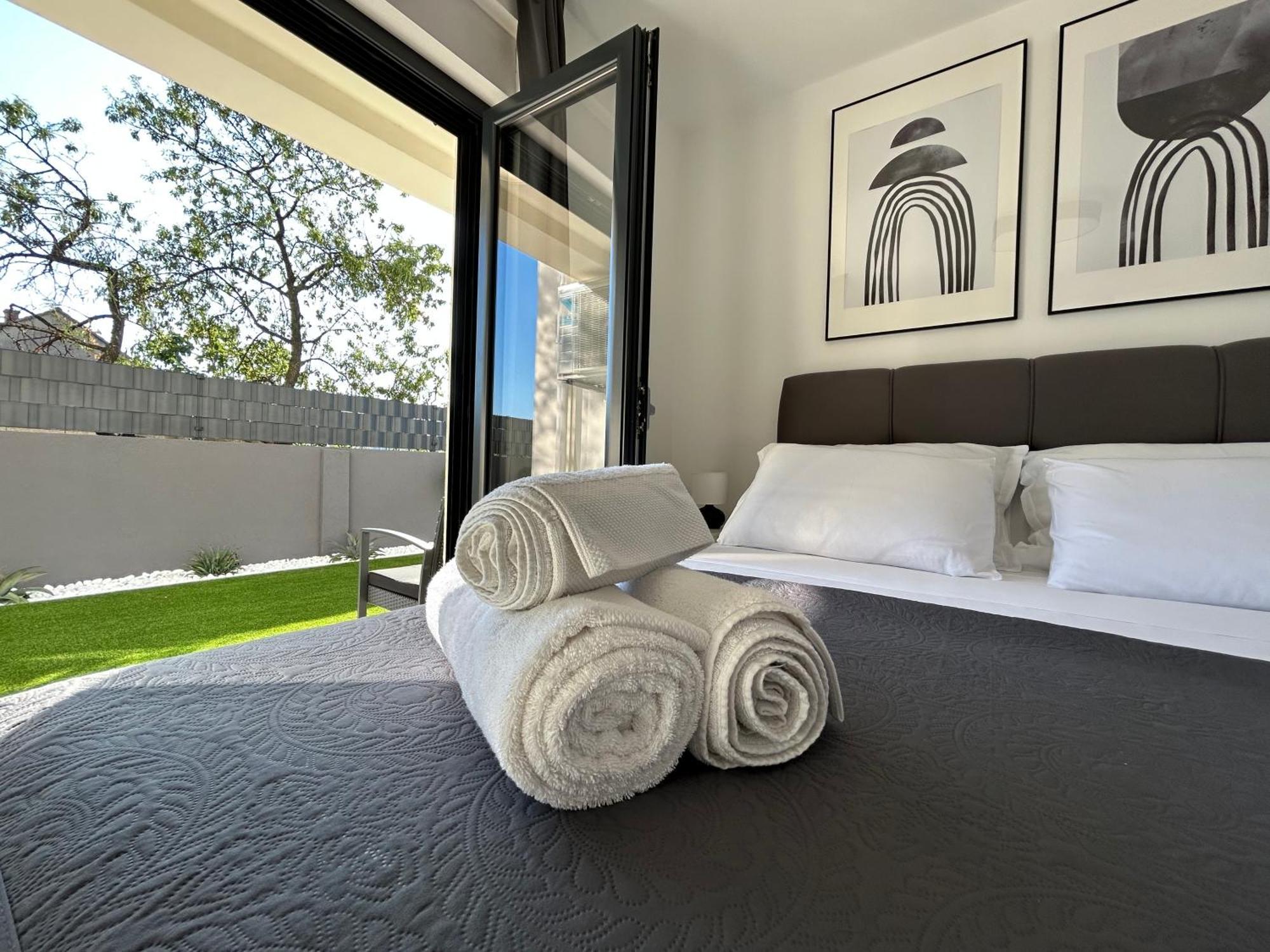 Apartment Oris, Private Parking, Garden Zara Esterno foto